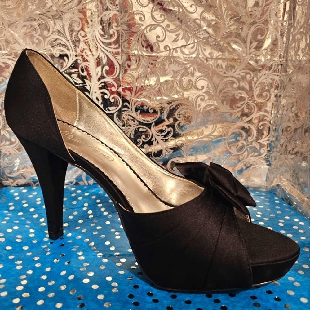 2FOR$50 DAVID'S bridal Michaelangelo Maribelle black bow heels size 9